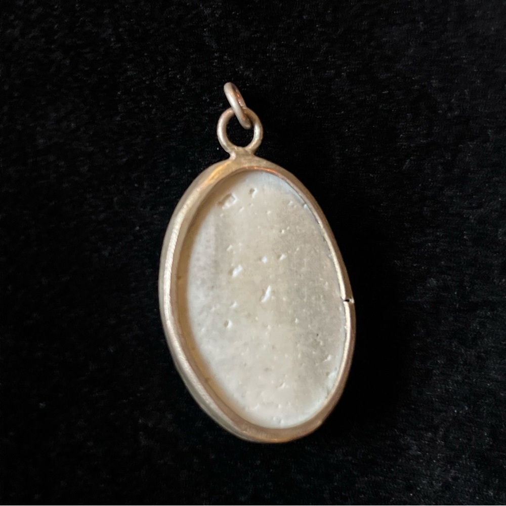 Elegant Blue and White Porcelain Pendant - Picture 6 of 8